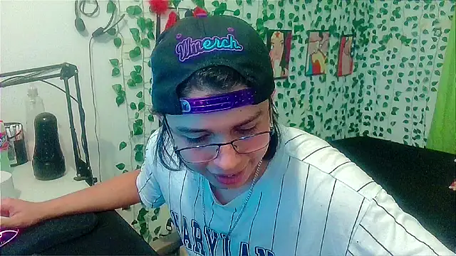 Snapshot of Andy_gray chatting on July 7, 2026, 6:44 pm Andy gray online show from July 7, 2026, 6:44 pm