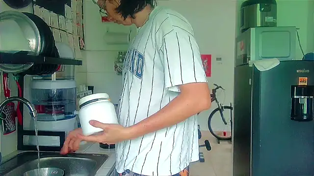 Snapshot of Andy_gray chatting on July 16, 2026, 3:42 pm Andy gray online show from July 16, 2026, 3:42 pm