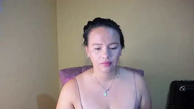 Snapshot of lauraguzman chatting on March 28, 2026, 3:07 am lauraguzman online show from March 28, 2026, 3:07 am