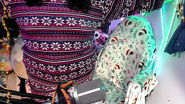 Snapshot of EmGreens chatting on November 7, 2025, 4:28 am EmGreens online show from November 7, 2025, 4:28 am