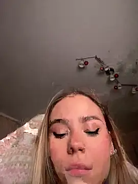 Snapshot of SkyBriii chatting on January 16, 2025, 7:10 pm SkyBriii online show from January 16, 2025, 7:10 pm