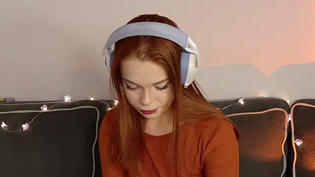 Snapshot of ValBae chatting on November 6, 2025, 9:19 pm ValBae online show from November 6, 2025, 9:19 pm