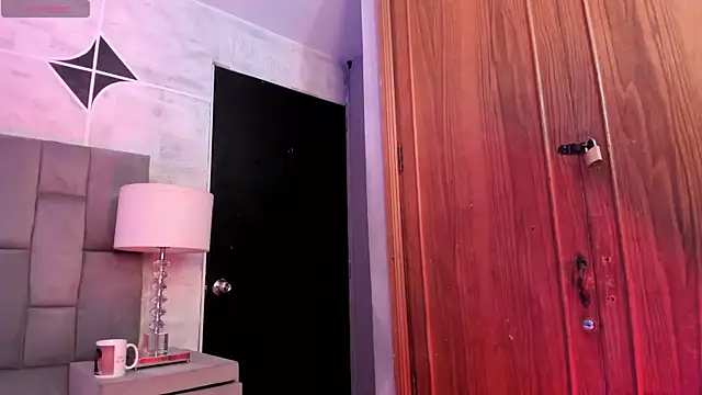 Snapshot of ailynBlaze chatting on December 16, 2025, 1:32 am ailynBlaze online show from December 16, 2025, 1:32 am