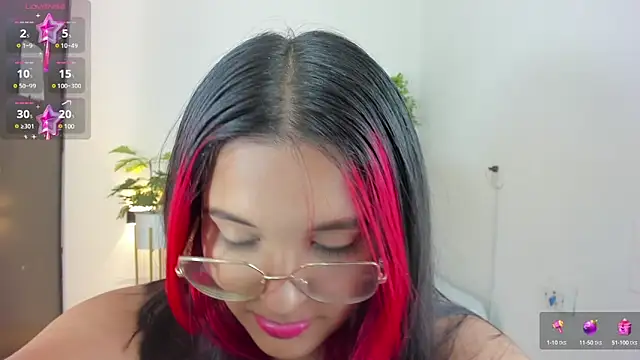 victoria18x online show from February 10, 2025, 5:52 pm