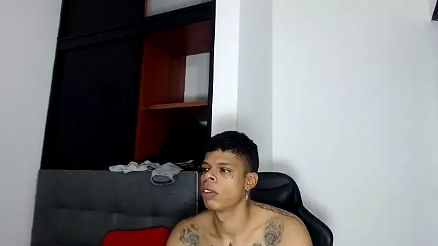 Snapshot of BrandonStond chatting on November 2, 2025, 3:22 am BrandonStond online show from November 2, 2025, 3:22 am