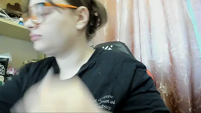 Seductive She Wolf online show from May 5, 2026, 6:11 pm