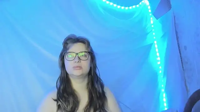 Snapshot of Seductive_She_Wolf chatting on May 17, 2026, 6:46 am Seductive She Wolf online show from May 17, 2026, 6:46 am