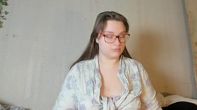 Seductive She Wolf online show from May 6, 2026, 4:11 pm