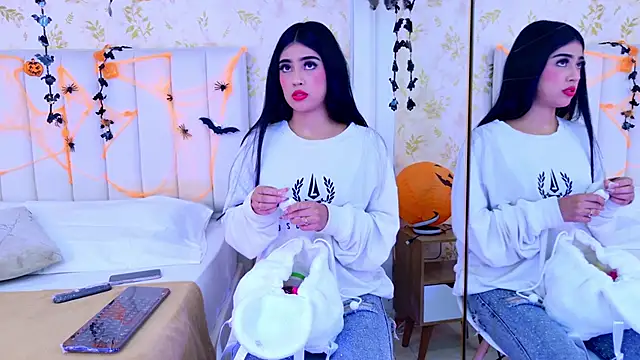 Mia-Monroe online show from October 22, 2025, 3:06 am