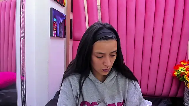 Sarah Hornny online show from March 11, 2026, 3:33 am