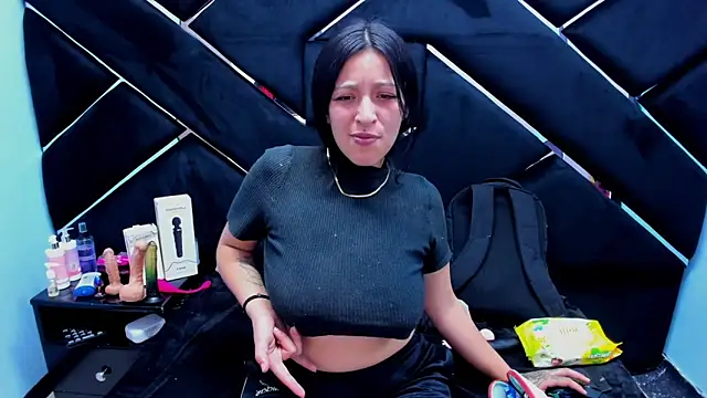 Snapshot of Sarah_Hornny chatting on November 12, 2025, 4:27 am Sarah Hornny online show from November 12, 2025, 4:27 am