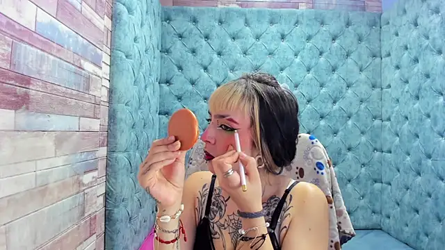 Snapshot of Samantha_Smiith chatting on December 14, 2025, 4:18 am Samantha Smiith online show from December 14, 2025, 4:18 am