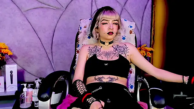 Samantha Smiith online show from June 7, 2026, 4:07 am