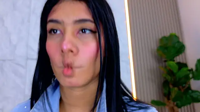 Snapshot of LaurenRodriiguez chatting on August 1, 2026, 12:36 pm LaurenRodriiguez online show from August 1, 2026, 12:36 pm