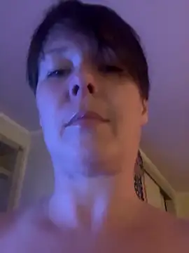 Snapshot of KatieBARBiE98 chatting on October 19, 2025, 11:29 pm KatieBARBiE98 online show from October 19, 2025, 11:29 pm