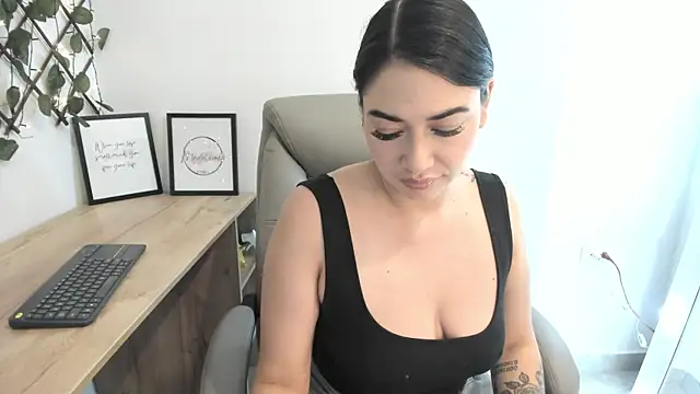 Madeleine  w online show from October 9, 2025, 12:11 am