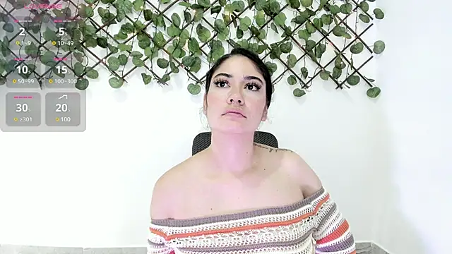 Snapshot of Madeleine__w chatting on March 17, 2025, 11:24 pm Madeleine w online show from March 17, 2025, 11:24 pm