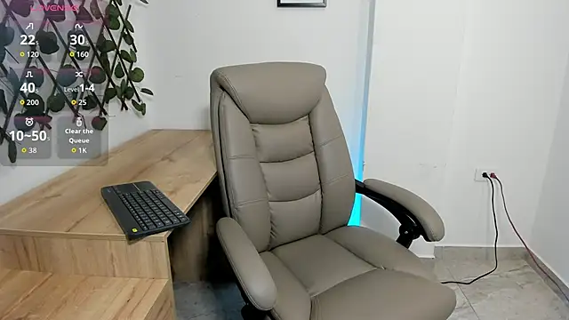 Snapshot of Madeleine__w chatting on March 6, 2026, 12:05 am Madeleine w online show from March 6, 2026, 12:05 am