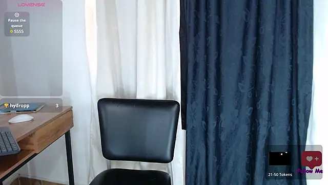 Snapshot of Madeleine__w chatting on February 12, 2025, 8:07 pm Madeleine w online show from February 12, 2025, 8:07 pm