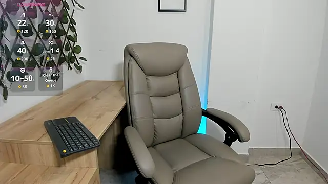 Snapshot of Madeleine__w chatting on March 8, 2026, 12:05 am Madeleine w online show from March 8, 2026, 12:05 am