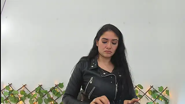Snapshot of Madeleine__w chatting on March 12, 2025, 5:17 pm Madeleine w online show from March 12, 2025, 5:17 pm