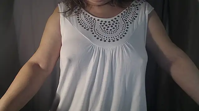 Snapshot of 1BECHA1 chatting on October 13, 2025, 1:07 am 1BECHA1 online show from October 13, 2025, 1:07 am