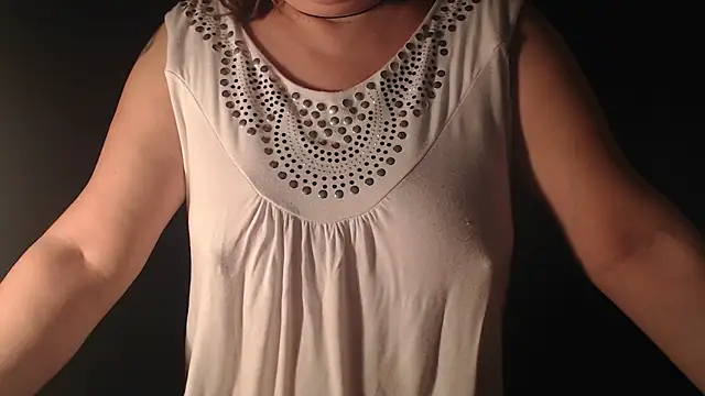 Snapshot of 1BECHA1 chatting on November 18, 2025, 12:26 am 1BECHA1 online show from November 18, 2025, 12:26 am