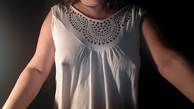 Snapshot of 1BECHA1 chatting on November 18, 2025, 10:24 pm 1BECHA1 online show from November 18, 2025, 10:24 pm