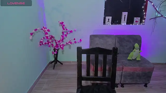 CamilaHarperr  online show from December 4, 2025, 10:36 am