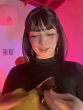 sweeet peach online show from March 18, 2026, 3:53 am