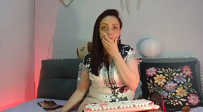 catalinamommyx online show from February 13, 2025, 11:15 pm