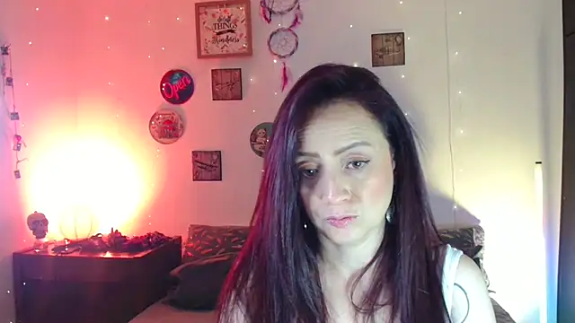Snapshot of catalinamommyx chatting on June 11, 2026, 12:32 am catalinamommyx online show from June 11, 2026, 12:32 am