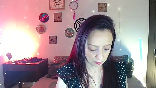 Snapshot of catalinamommyx chatting on June 16, 2026, 12:43 am catalinamommyx online show from June 16, 2026, 12:43 am