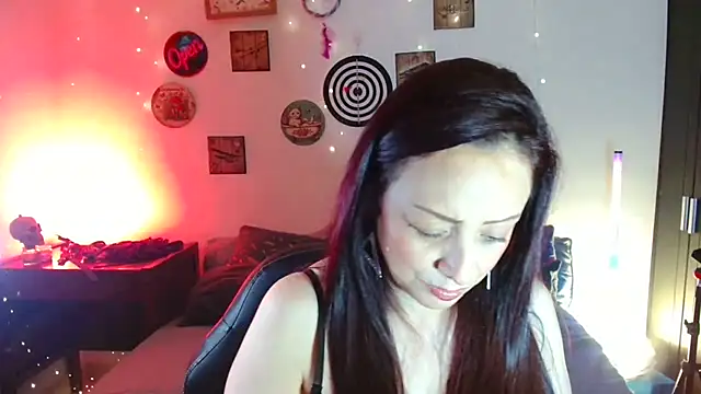 Snapshot of catalinamommyx chatting on May 18, 2026, 11:42 pm catalinamommyx online show from May 18, 2026, 11:42 pm