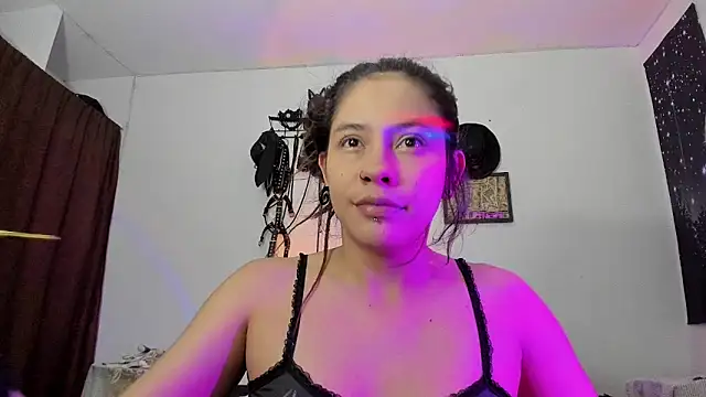 MIAUTENA online show from May 6, 2026, 10:36 pm