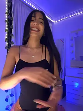 lina pink online show from March 12, 2026, 4:18 am