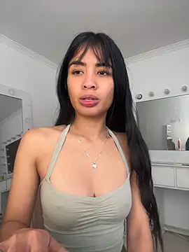 lina pink online show from December 5, 2025, 5:22 pm