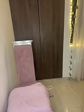 lina pink online show from February 11, 2026, 3:28 am