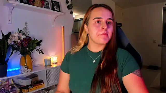 Snapshot of evy_orange1 chatting on March 6, 2026, 12:05 am evy orange1 online show from March 6, 2026, 12:05 am