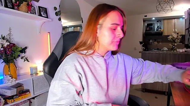 Snapshot of evy_orange1 chatting on March 5, 2026, 12:07 am evy orange1 online show from March 5, 2026, 12:07 am