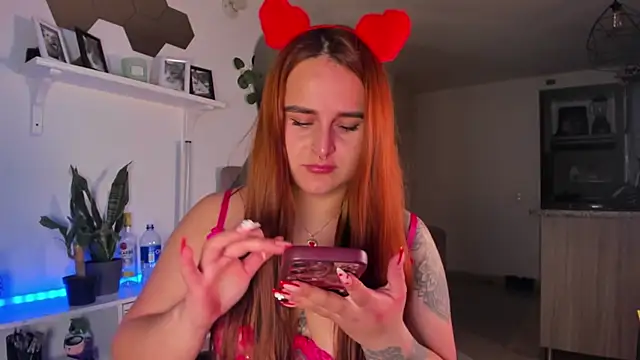 Snapshot of evy_orange1 chatting on February 15, 2026, 3:40 am evy orange1 online show from February 15, 2026, 3:40 am