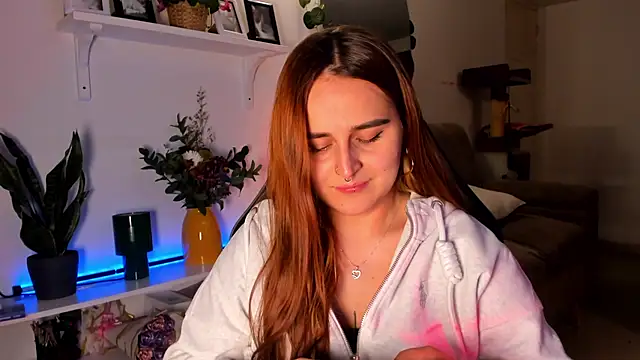 Snapshot of evy_orange1 chatting on March 14, 2026, 12:05 am evy orange1 online show from March 14, 2026, 12:05 am