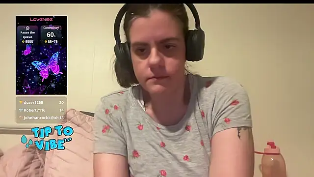 Snapshot of Jess4you0818 chatting on December 4, 2024, 1:08 am Jess4you0818 online show from December 4, 2024, 1:08 am