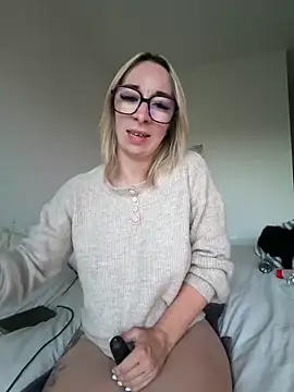 Snapshot of Giuliana_baby chatting on June 7, 2026, 8:14 pm Giuliana baby online show from June 7, 2026, 8:14 pm