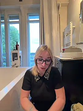Snapshot of Giuliana_baby chatting on June 10, 2026, 7:48 pm Giuliana baby online show from June 10, 2026, 7:48 pm
