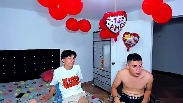 Snapshot of Alexander_and_Xiao chatting on February 14, 2025, 11:31 pm Alexander and Xiao online show from February 14, 2025, 11:31 pm
