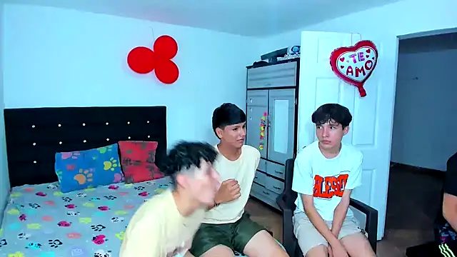 Snapshot of Alexander_and_Xiao chatting on February 21, 2025, 10:48 pm Alexander and Xiao online show from February 21, 2025, 10:48 pm
