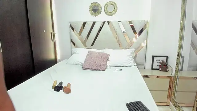 Snapshot of KriisvanyLeroy chatting on December 4, 2025, 8:19 pm KriisvanyLeroy online show from December 4, 2025, 8:19 pm