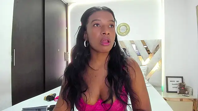 Snapshot of KriisvanyLeroy chatting on October 13, 2025, 5:03 pm KriisvanyLeroy online show from October 13, 2025, 5:03 pm