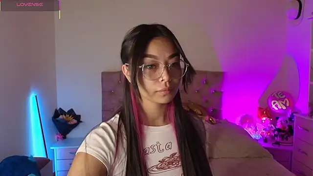 miaa saenz1 online show from October 25, 2025, 5:06 am